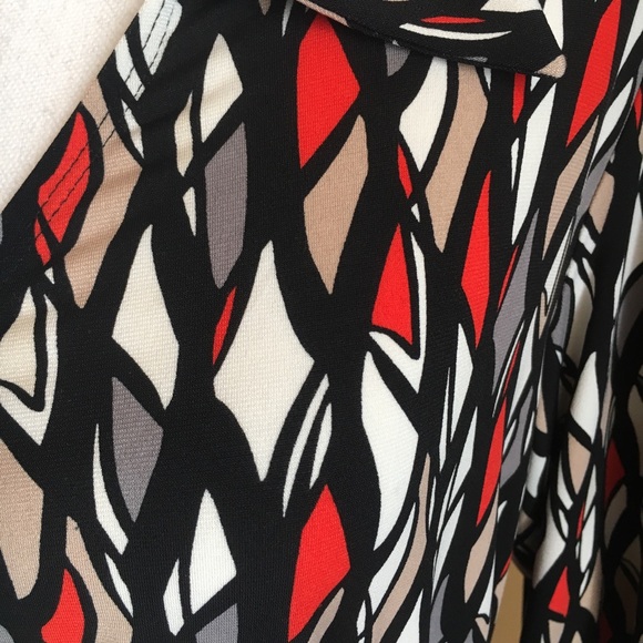 Laundry by Design wrap v-neck collared geo dress - Picture 6 of 7